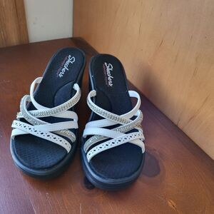 NEW Sketchers Size 9